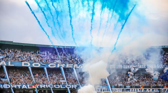 Torcida do Grêmio no Couto Pereira