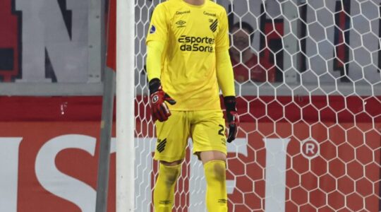 O goleiro Léo Linck, do Athletico Paranaense