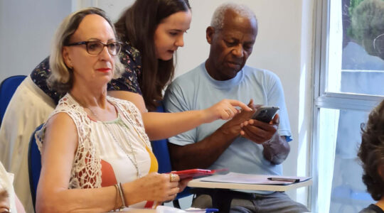 Curso de smartphone para idosos que aconteceu em fevereiro deste ano.