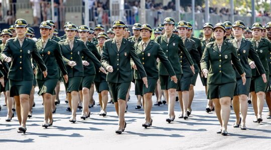 mulheres no exército