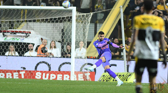 O goleiro Mycael, do Athletico Paranaense - Criciúma x Athletico