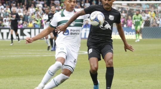 Igor Jesus, pelo Coritiba, enfrenta o Bragantino, em 2019