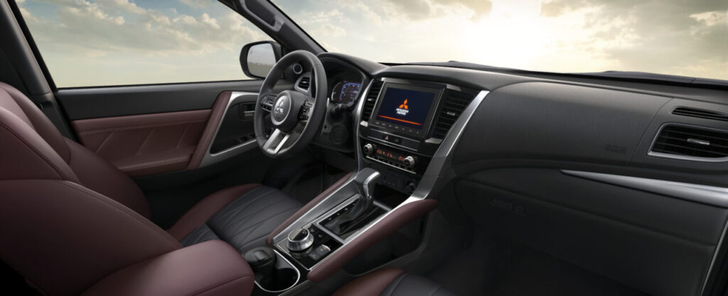 Pajero Sport 2025_Legend Black (2)