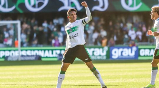 O atacante Robson, do Coritiba