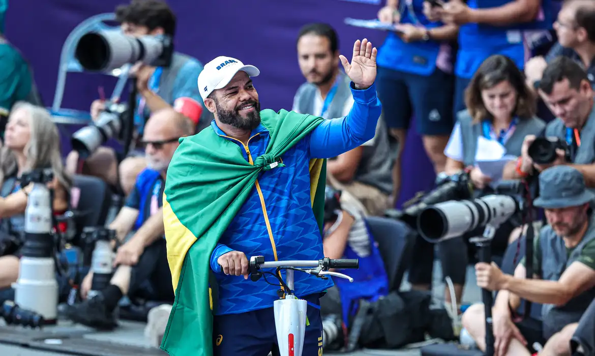 claudiney_batista_ouro_dardo_paralimpiada_2024