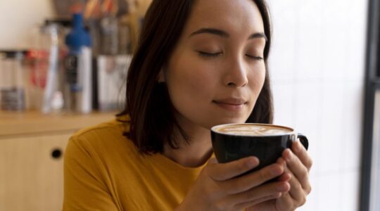 close-up-woman-holding-coffee-cup