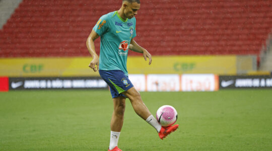 O lateral-direito Vanderson em treino da seleção brasileira