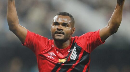 Nikão comemora em Corinthians x Athletico