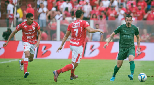 Bruno Melo contra o Vila Nova