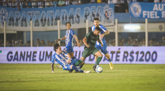 Lucas Ronier enfrenta o Paysandu: goleiro do Coritiba, Pedro Morisco, foi o destaque