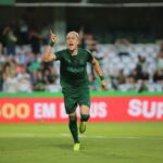 Matheus Frizzo comemora em Coritiba x CRB