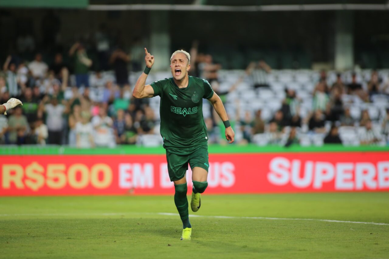 Matheus Frizzo comemora em Coritiba x CRB