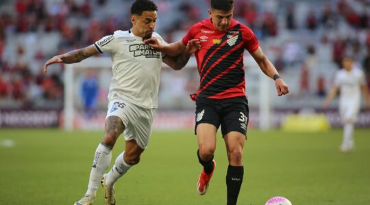 O lateral-esquerdo Lucas Esquivel, do Athletico: seleção do Brasileirão