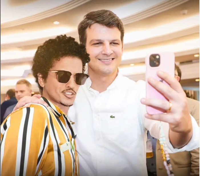 Pimentel bruno mars IA foto
