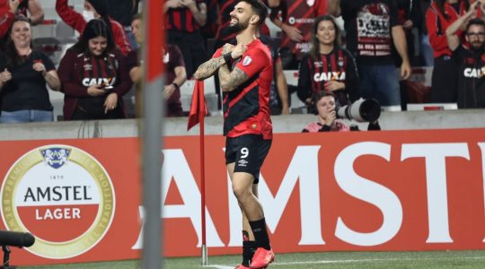 O centroavante uruguaio Gonzalo Mastriani, do Athletico Paranaense