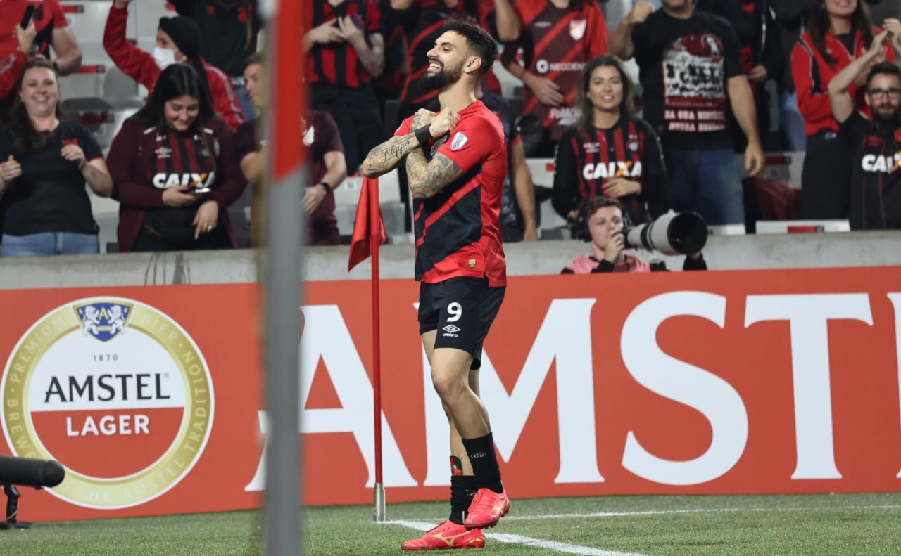 O centroavante uruguaio Gonzalo Mastriani, do Athletico Paranaense