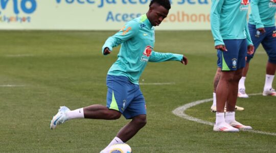 Vinicius Junior em treino da seleção brasileira