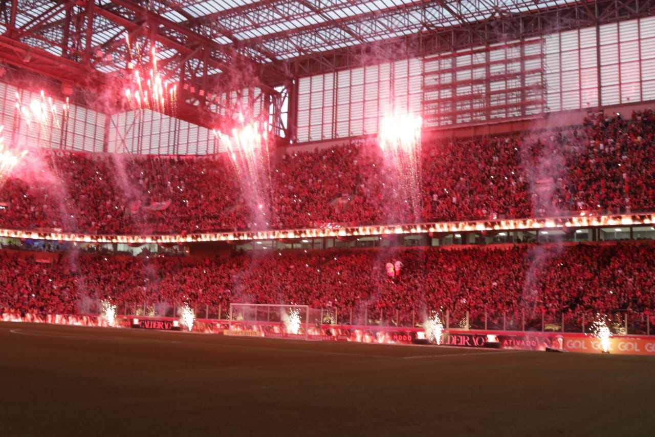 Torcida em Athletico x Cruzeiro, na Ligga Arena: ingressos Athletico