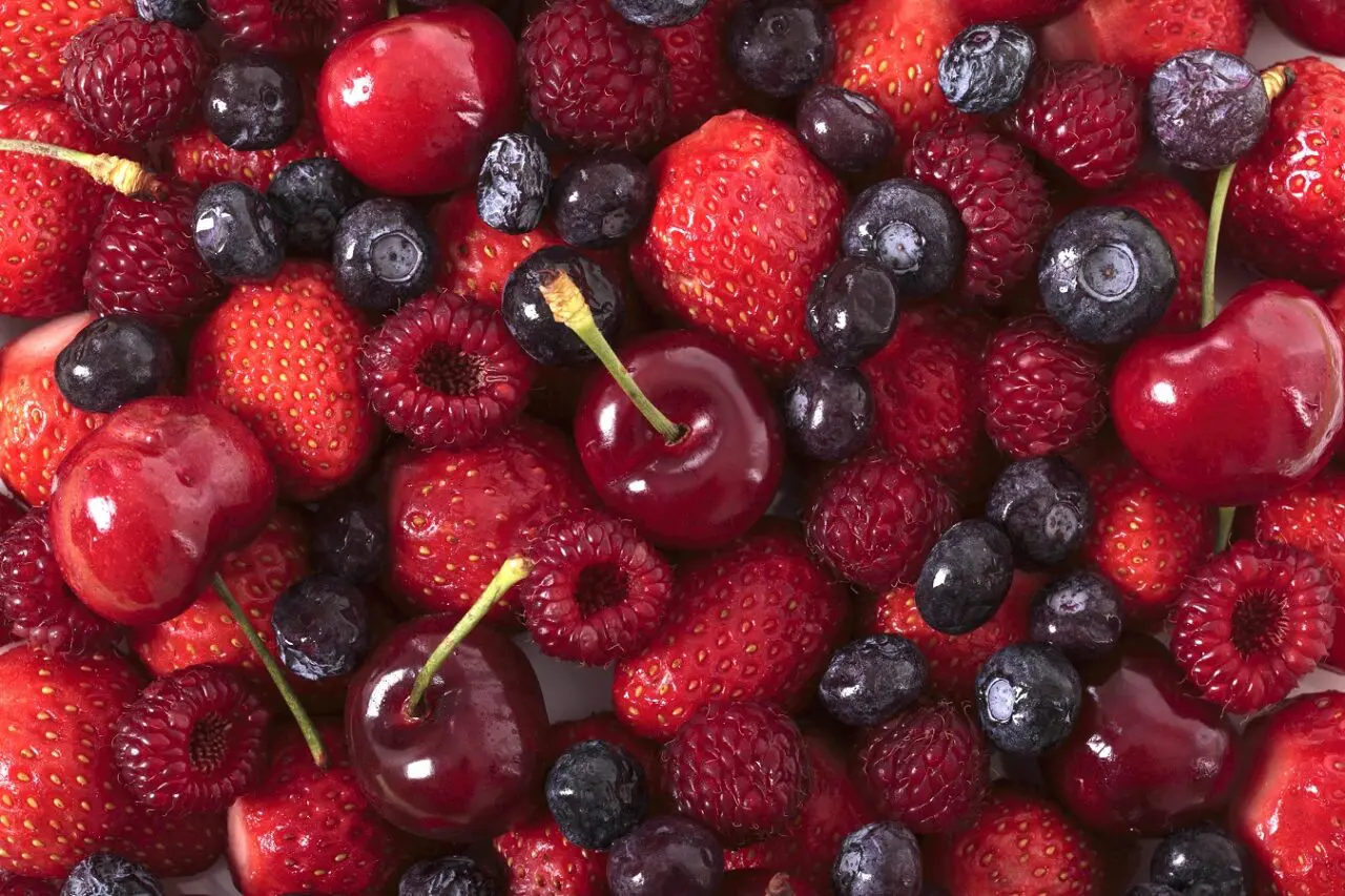 Frutas Vermelhas.jpg Alimentos Com Fibras E Antioxidantes Que Fortalecem Cérebro E Intestino; Confira 8 Opções Para A Sua Dieta