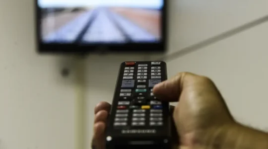 tv002