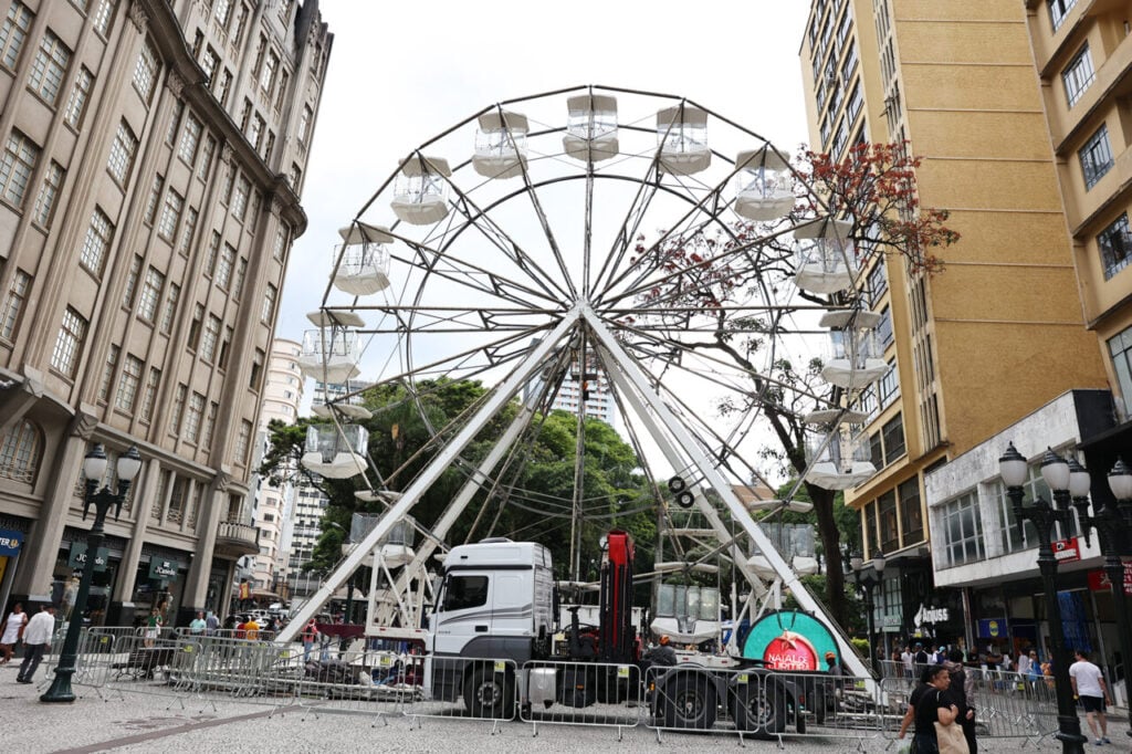 MONTAGEM DA RODA GIGANTE