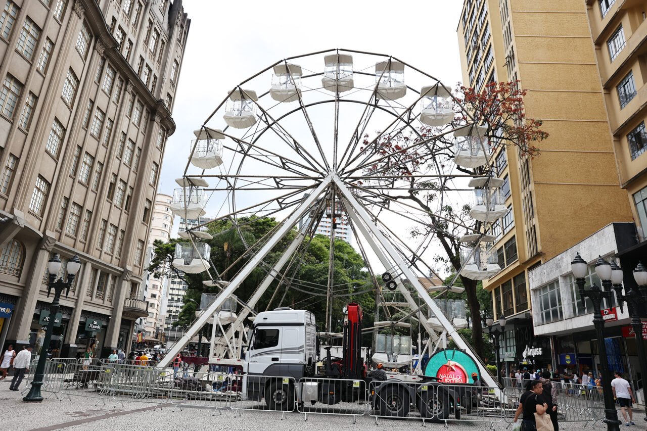 MONTAGEM DA RODA GIGANTE