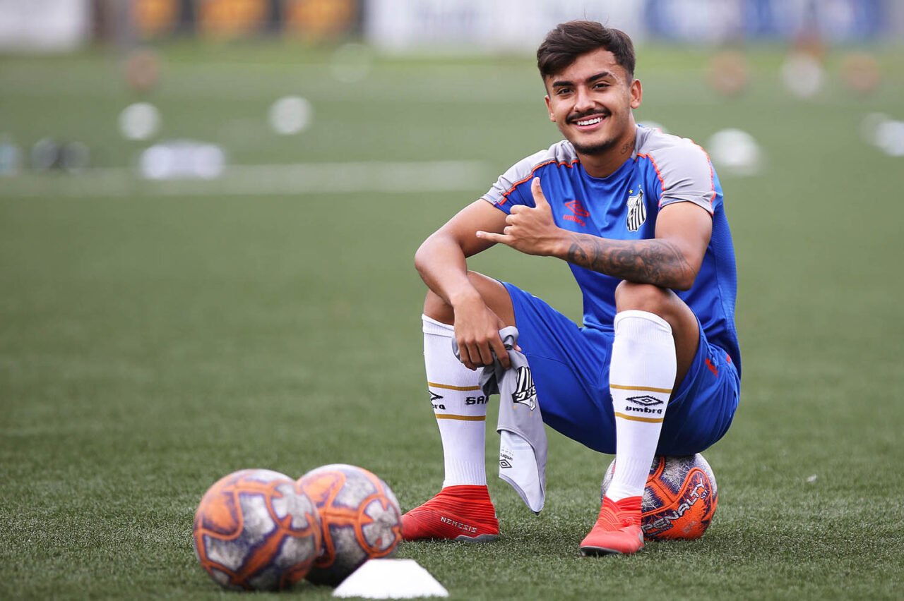 O meia Lucas Lourenço: reforço do Paraná Clube