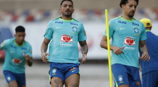 Danilo e Marquinhos em treino da seleção brasileira