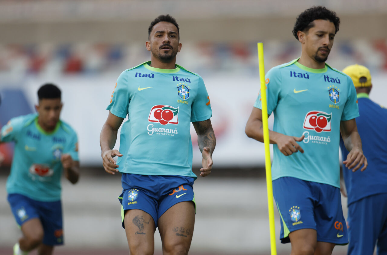 Danilo e Marquinhos em treino da seleção brasileira