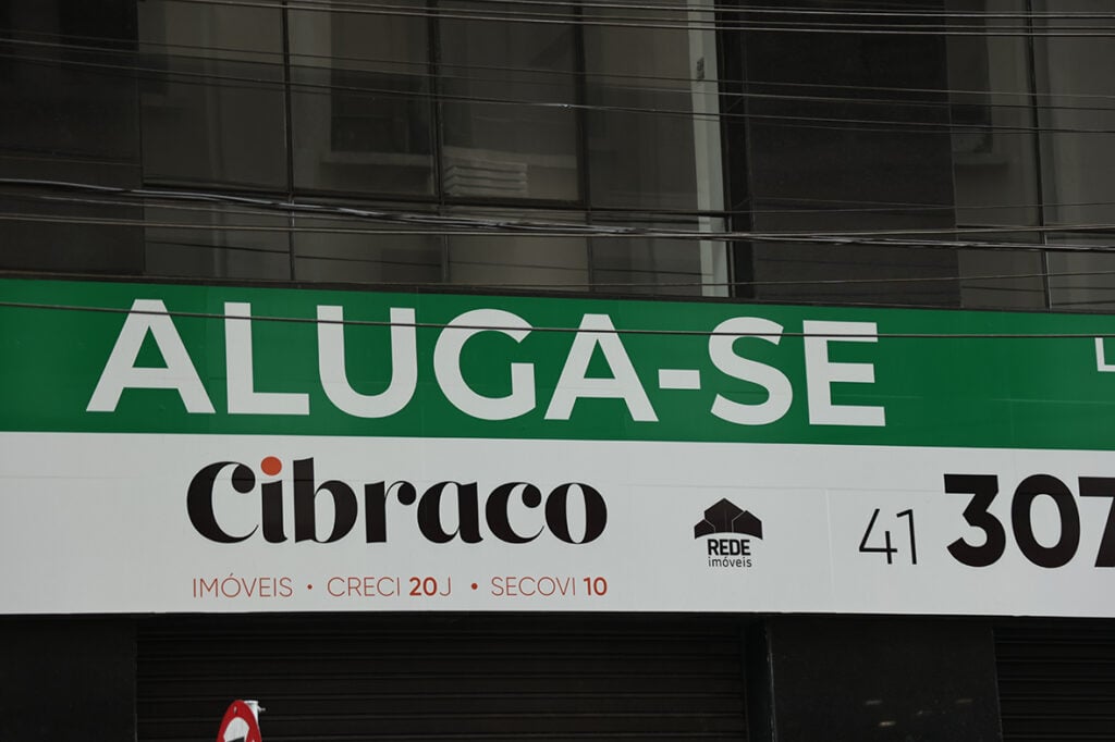 ALUGA-SE ALUGA
