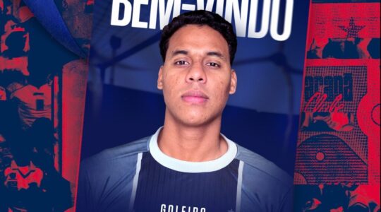 O goleiro Cláudio Vitor
