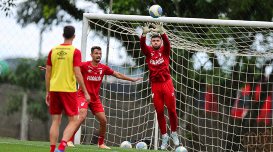 Belezi e Mycael em treino do Athletico