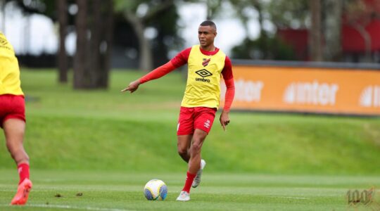 O volante Erick: São Paulo x Athletico
