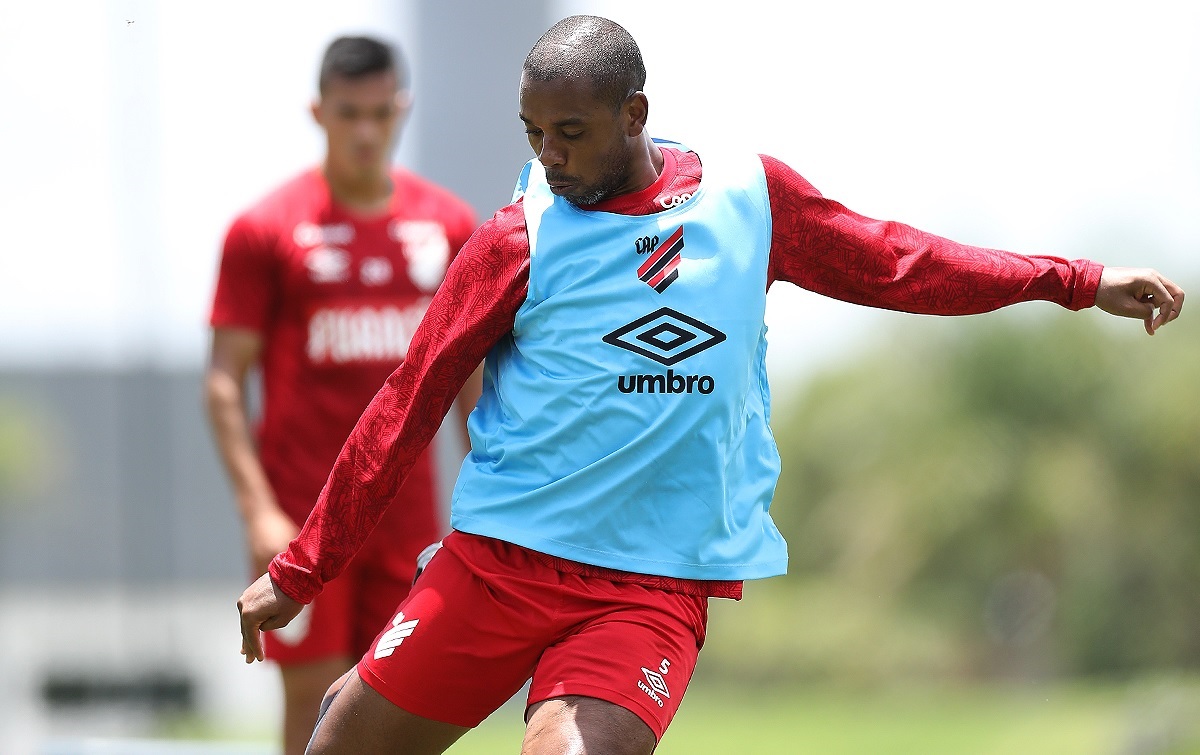 Fernandinho no treino do Athletico dessa segunda-feira