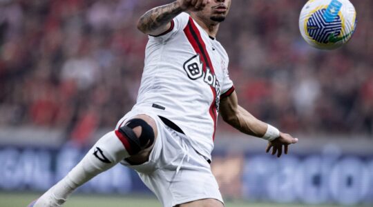 Luiz Fernando pelo Atlético-GO: Athletico tenta contratar o jogador
