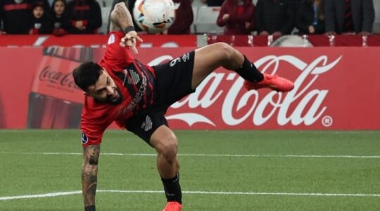 O centroavante uruguaio Gonzalo Mastriani, do Athletico