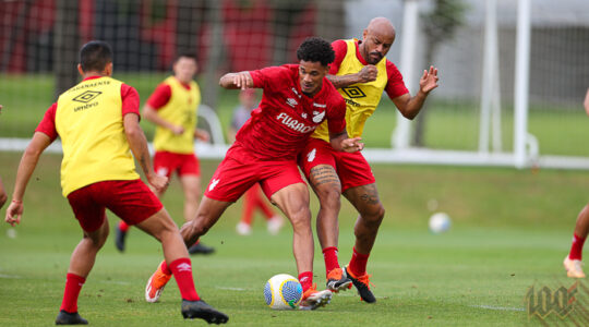 Emersonn e Thiago Heleno em treino do Athletico