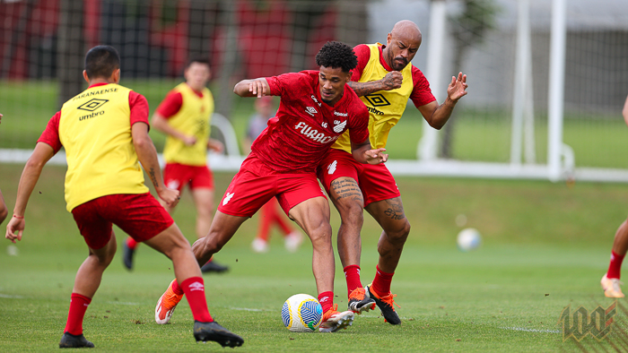 Emersonn e Thiago Heleno em treino do Athletico