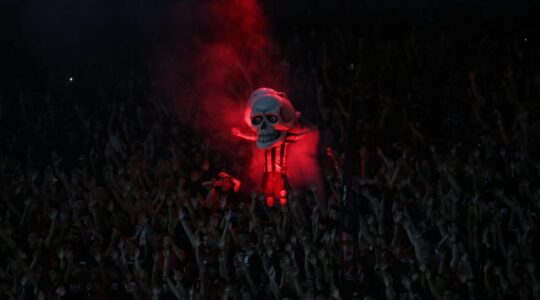 Torcida do Athletico na Ligga Arena