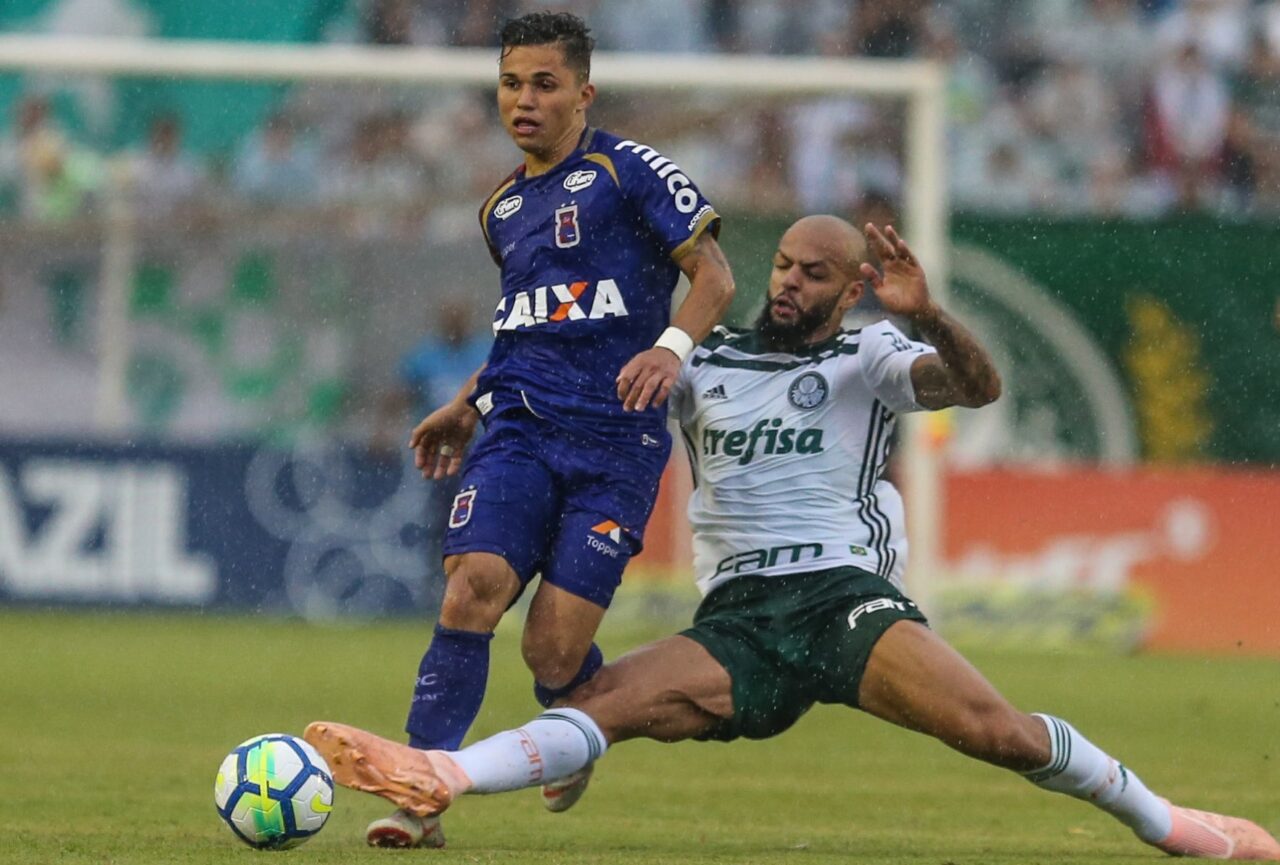 Alesson, ex-Paraná Clube e hoje no Vila Nova: na mira do Coritiba