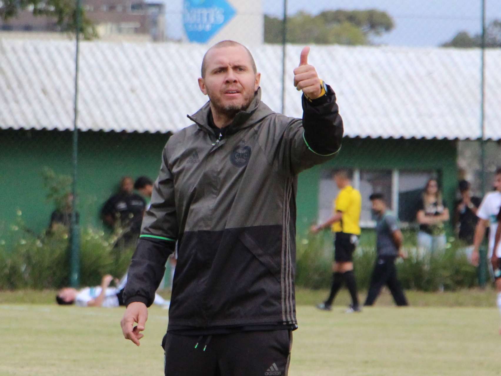 O técnico Mozart, do Coritiba