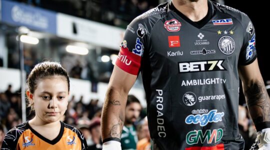 O goleiro Rafael Santos, do Operário, de Ponta Grossa