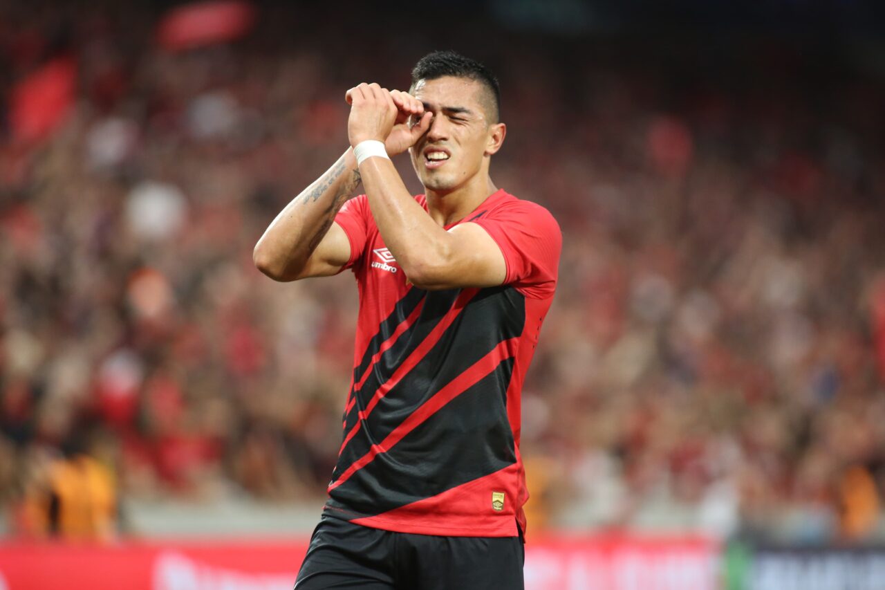 Cuello em Athletico x Atlético-GO