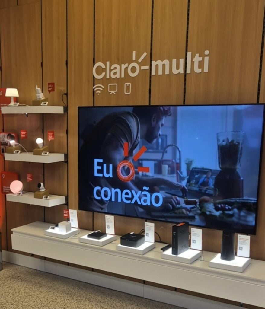 Loja inteligente e acolhedora Claro traz experiência de vida conectada a shopping de Curitiba