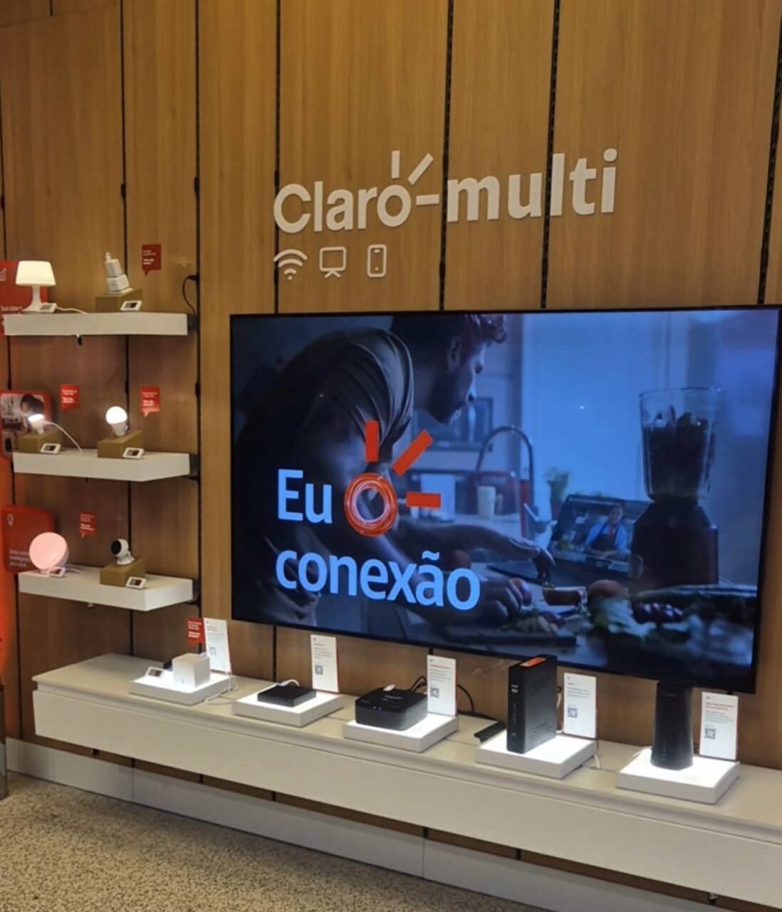 Loja inteligente e acolhedora Claro traz experiência de vida conectada a shopping de Curitiba