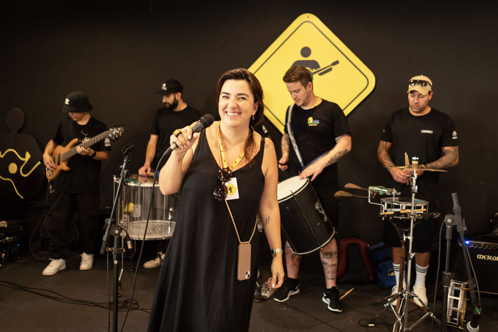 O Instituto Playing for Change oferece educação musical, artística, inglês e atividades voltadas à saúde mental para jovens no contraturno escolar. Créditos Divulgação_Growth Global
