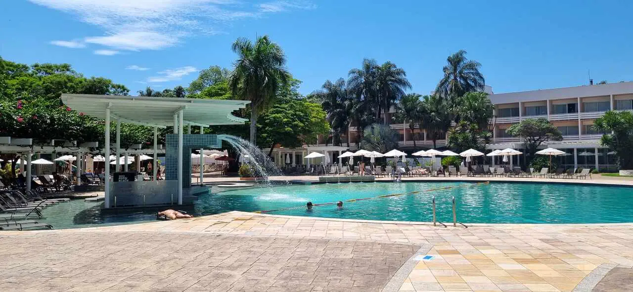 Piscina Bourbon_Easy-Resize.com