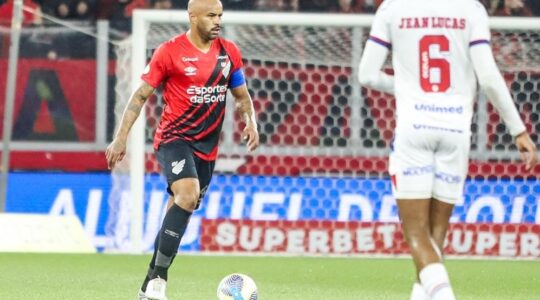 O zagueiro Thiago Heleno, do Athletico Paranaense