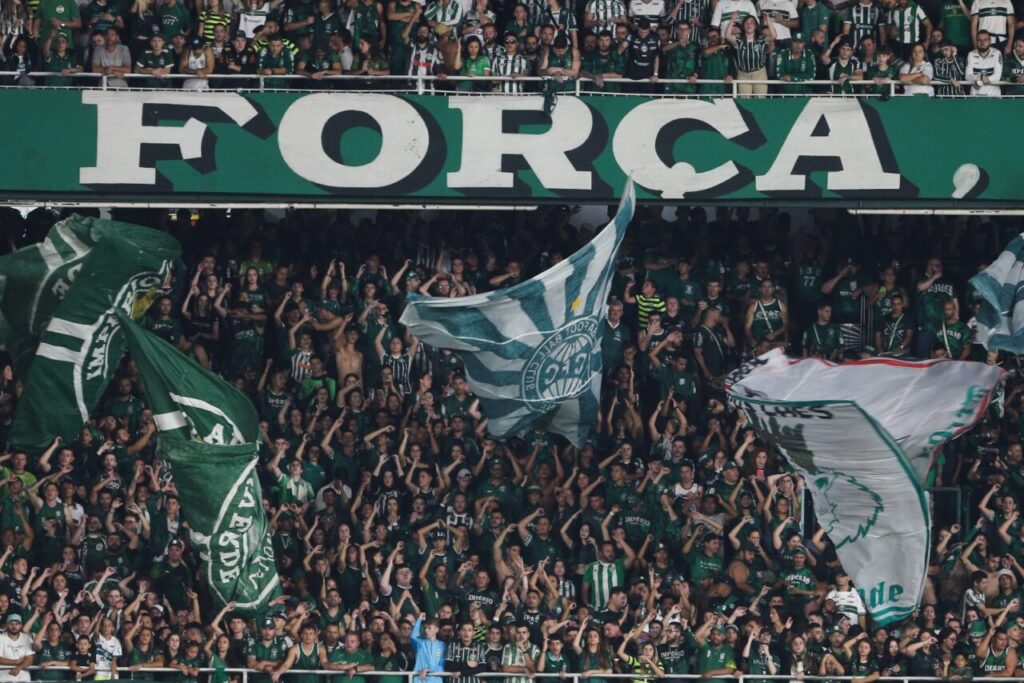 Torcida do Coritiba no Couto Pereira: Imperio Alviverde