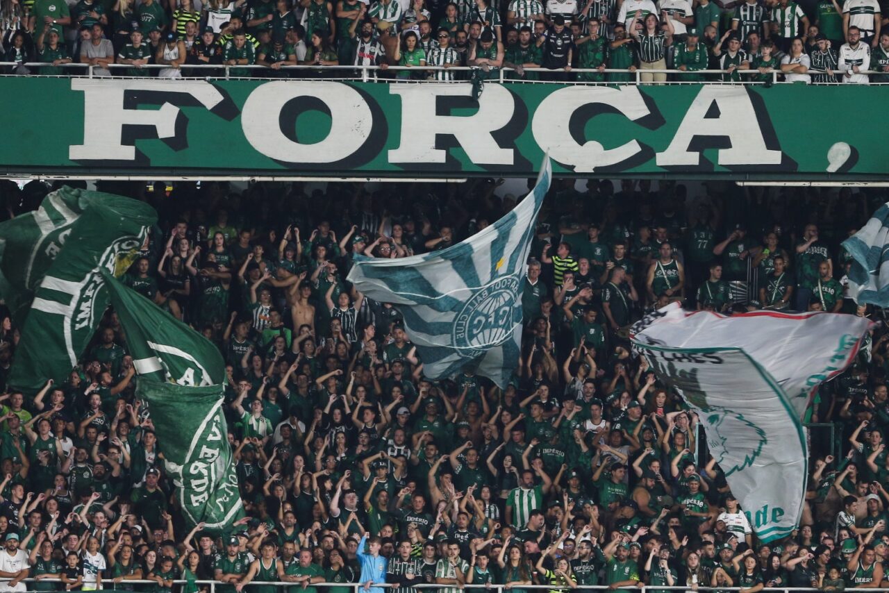Torcida do Coritiba no Couto Pereira: Imperio Alviverde